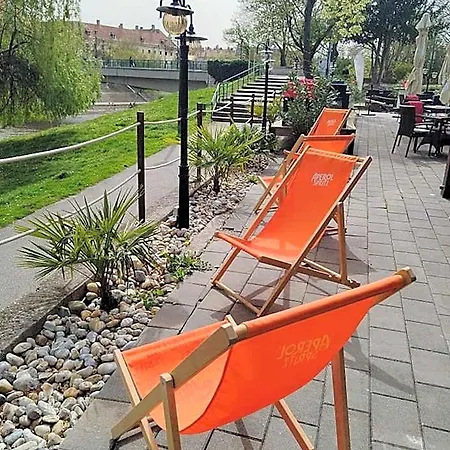 Icon 4* Győr