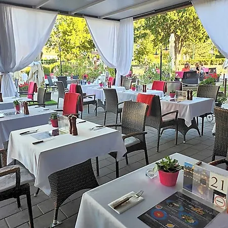 Bed & Breakfast Icon 4*